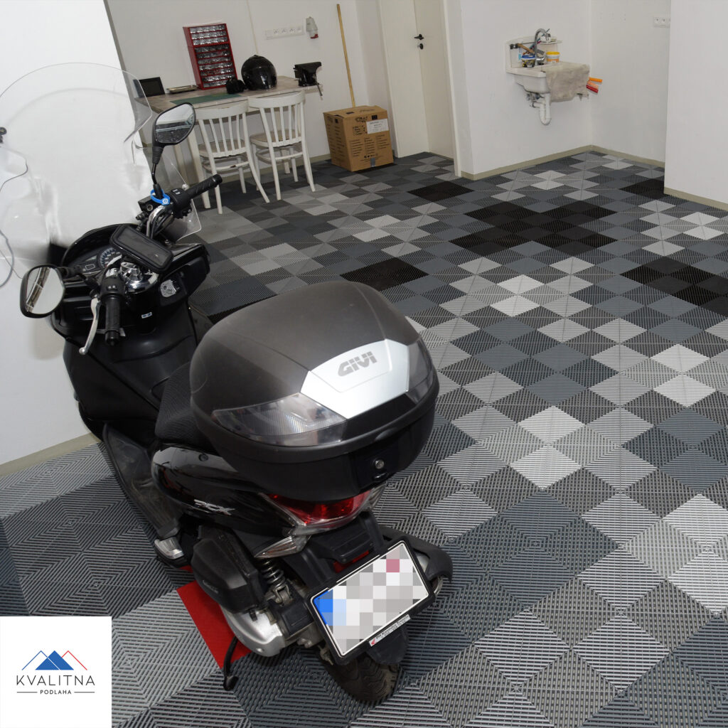 Garáž, Volkovce, Swisstrax Ribtrax Pro